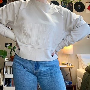 Cropped Nike crewneck, size S